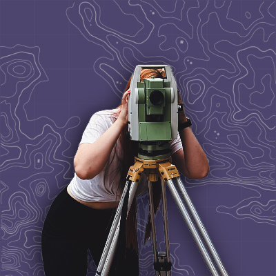 geodetka podczas pomiaru